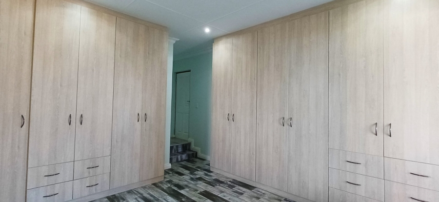 6 Bedroom Property for Sale in Dana Bay Western Cape